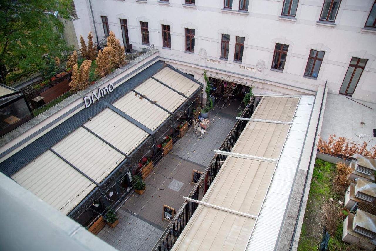 Downtown Cozy Home In The Gozsdu Garden Budapest Exteriör bild